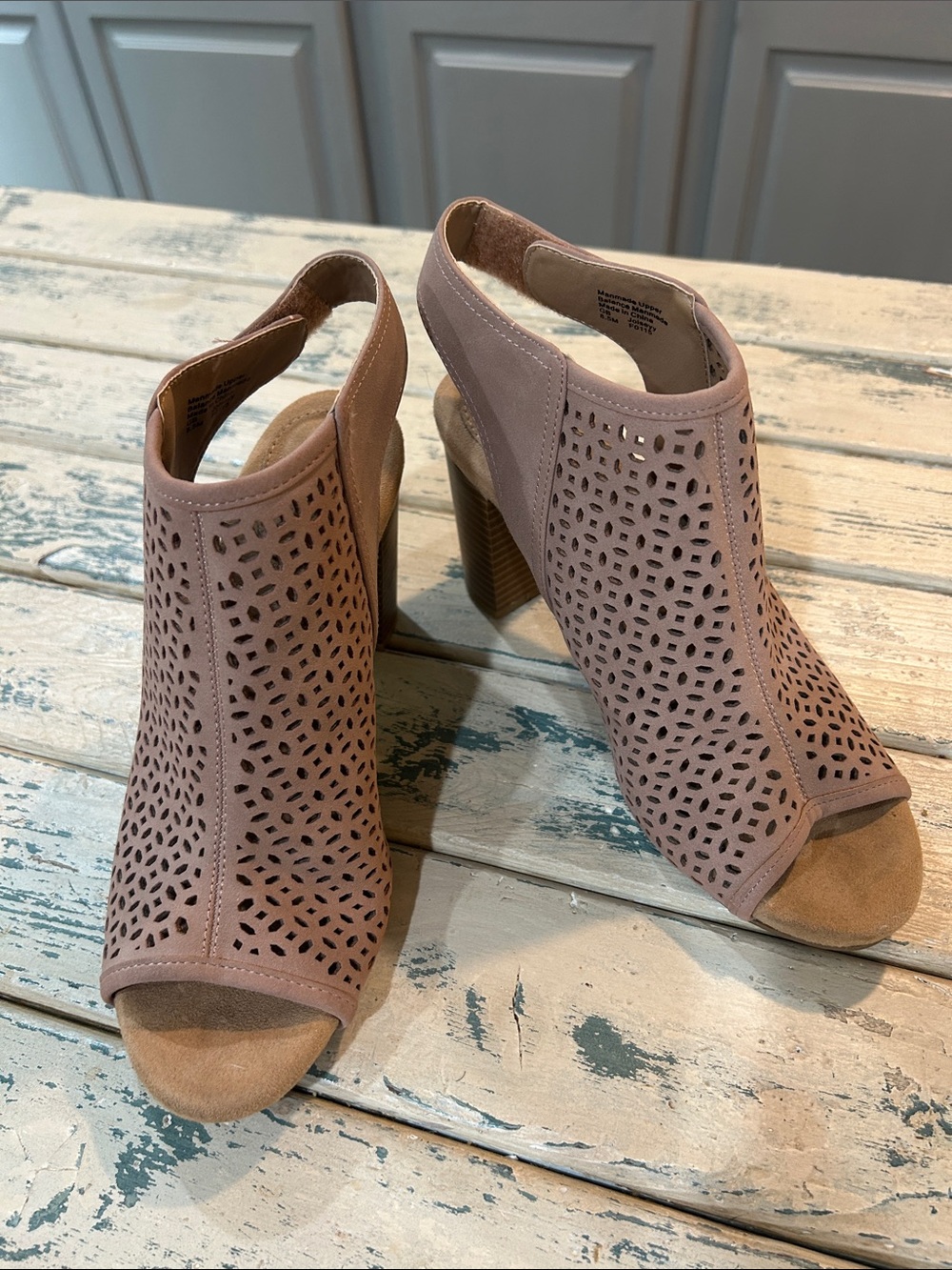 Giana Bernini Joiseyy Peep Toe Rose Blush Perforated Sandal Shoe Size 8.5